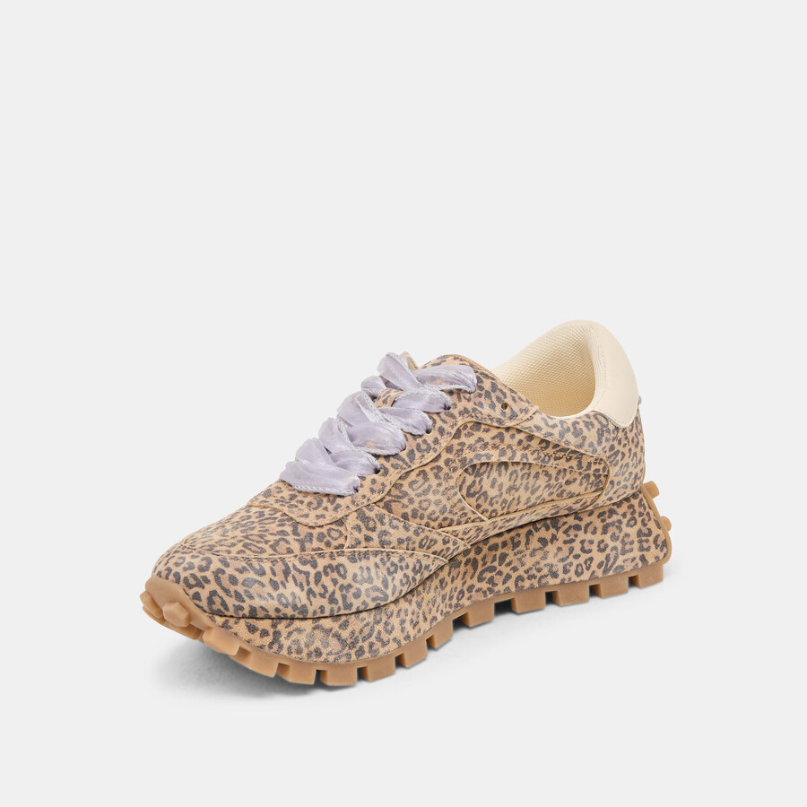 tricia sneakers aus hellbraunem wildleder mit leopardenmuster